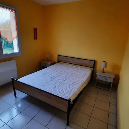 Holiday home Maison De Plain-pied Avec Jardin Cloture, Proche Thermes St Roch - 3 Chambres, Wifi, Cuisine Equipee