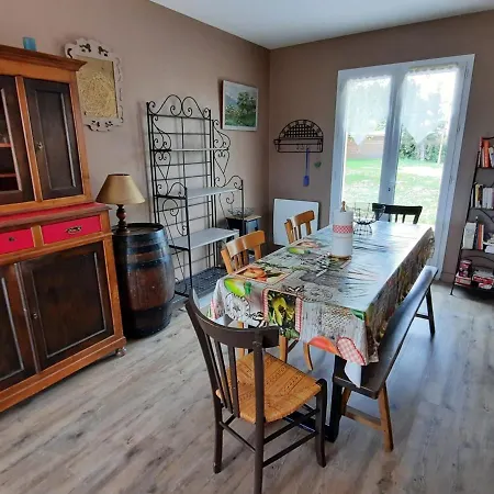 Maison De Plain-pied Avec Jardin Cloture, Proche Thermes St Roch - 3 Chambres, Wifi, Cuisine Equipee - Fr-1-541-46 Feriehus