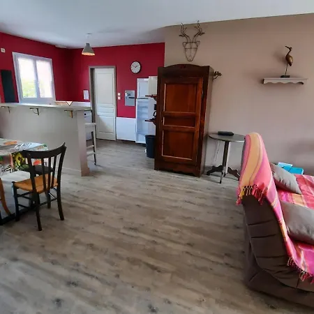 Holiday home Maison De Plain-pied Avec Jardin Cloture, Proche Thermes St Roch - 3 Chambres, Wifi, Cuisine Equipee