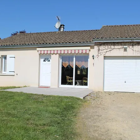 Holiday home Maison De Plain-pied Avec Jardin Cloture, Proche Thermes St Roch - 3 Chambres, Wifi, Cuisine Equipee La Roche-Posay