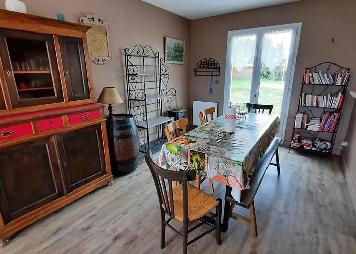 Maison De Plain-pied Avec Jardin Cloture, Proche Thermes St Roch - 3 Chambres, Wifi, Cuisine Equipee - Fr-1-541-46 Holiday home