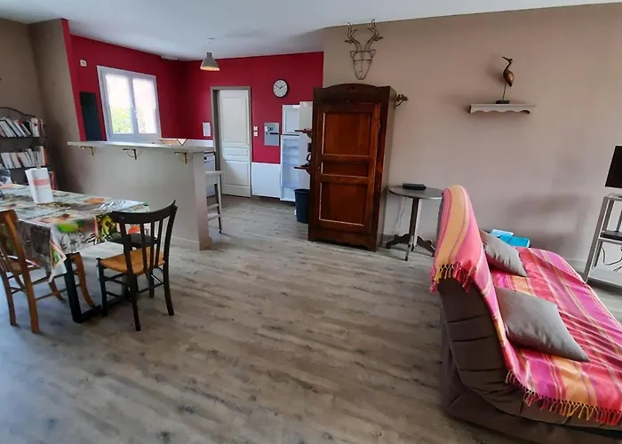 Holiday home Maison De Plain-pied Avec Jardin Cloture, Proche Thermes St Roch - 3 Chambres, Wifi, Cuisine Equipee - Fr-1-541-46